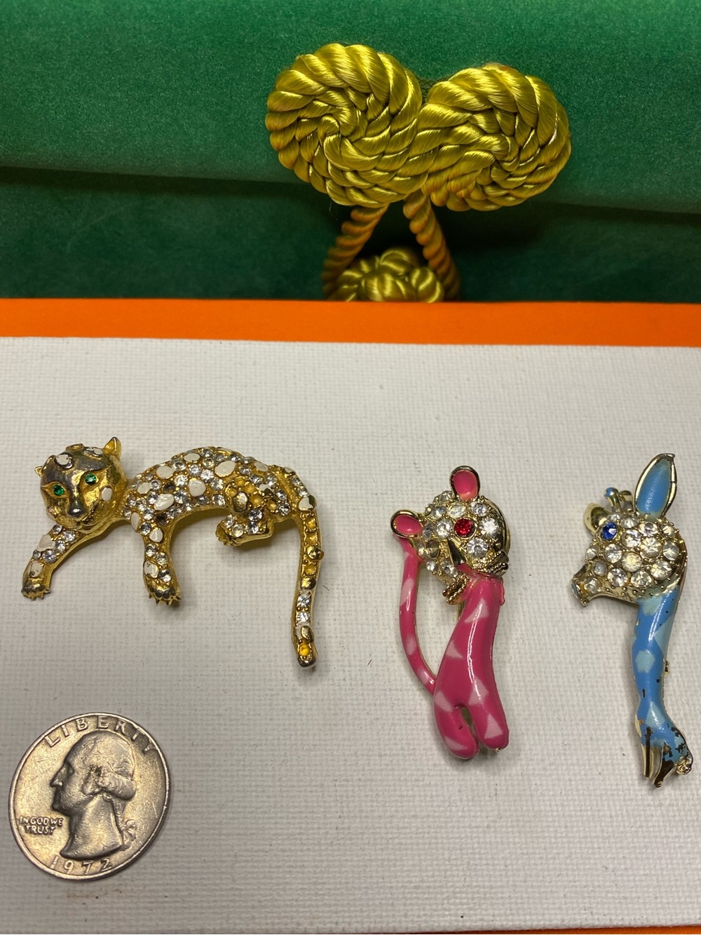 Vintage Cat and Giraffe Brooch - Unbranded